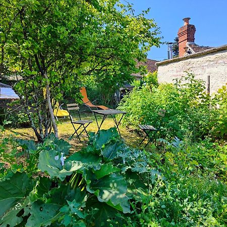 Вилла La Maison Bleue De Husseau Ancienne Ferme Semi-Troglodytique 18E Siecle Монлуи-сюр-Луар Экстерьер фото