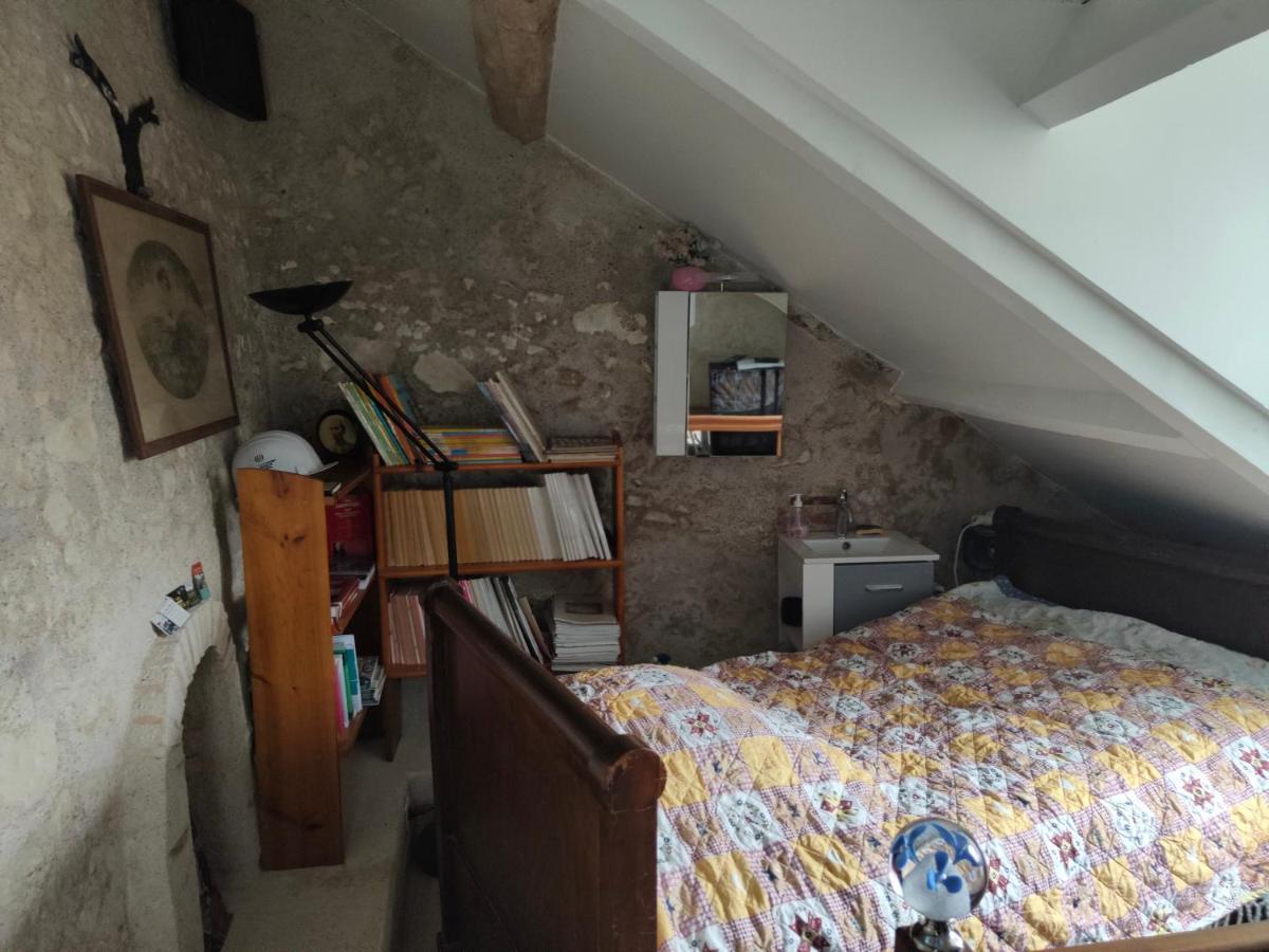 Вилла La Maison Bleue De Husseau Ancienne Ferme Semi-Troglodytique 18E Siecle Монлуи-сюр-Луар Экстерьер фото