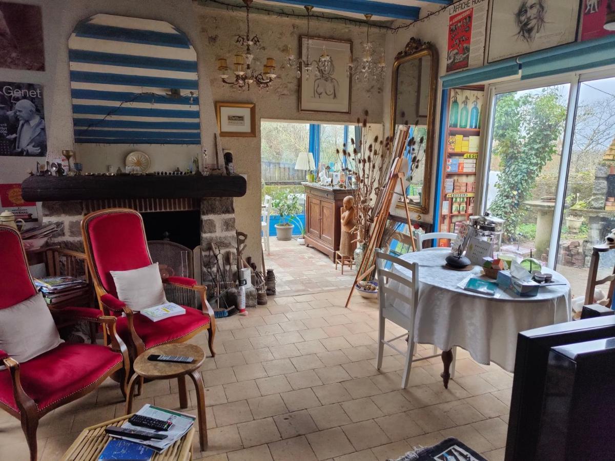 Вилла La Maison Bleue De Husseau Ancienne Ferme Semi-Troglodytique 18E Siecle Монлуи-сюр-Луар Экстерьер фото